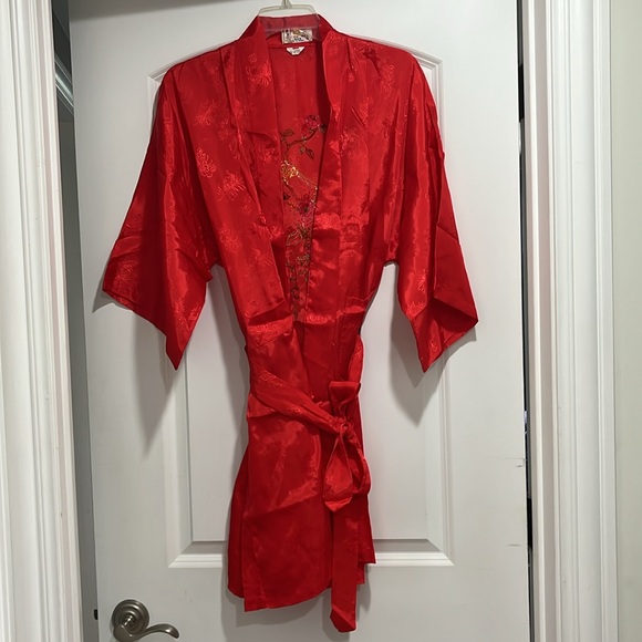 Vibrant Red Oriental Robe - Picture 2 of 7